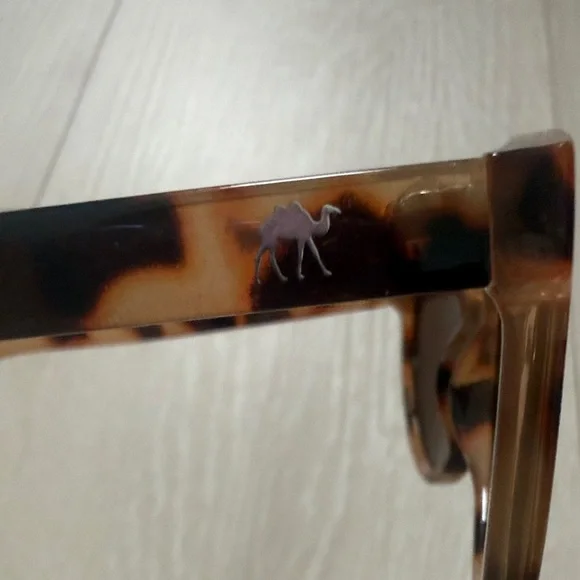 HumpOptics Tortoise Shell Sunglasses - Picture 3 of 8
